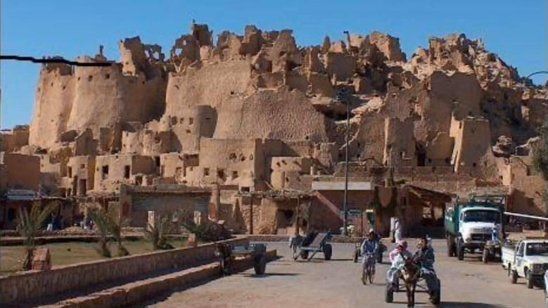 Day 2 :	Cairo - Siwa